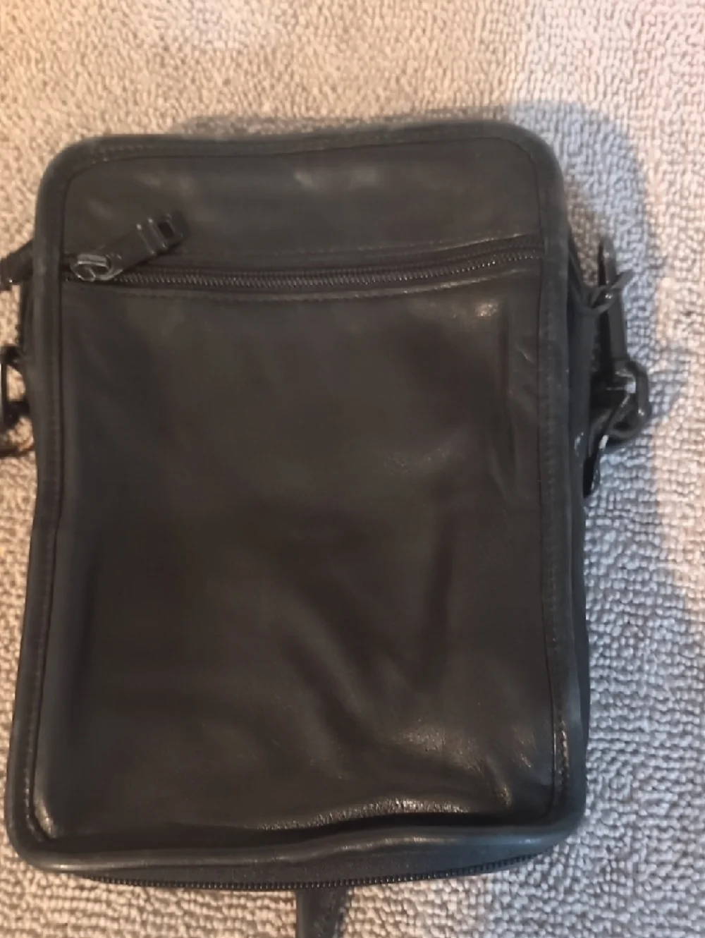 Tumi Black Leather Messenger Crossbody with Front Zip Pocket